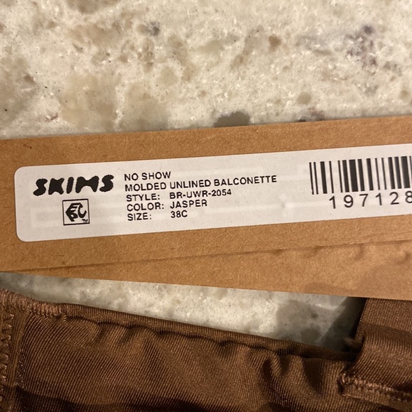 NWT Skims no show bra. Sz 38C - Picture 3 of 5